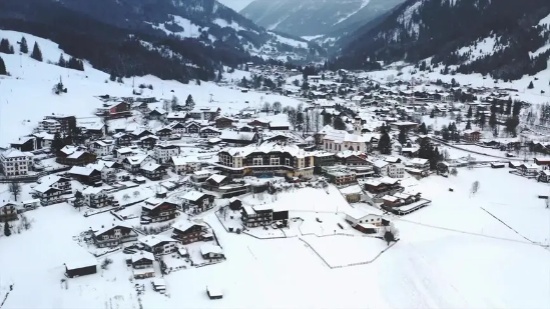 阿尔卑斯下的神奇雪国：奥地利基茨比厄尔 #无人机航拍