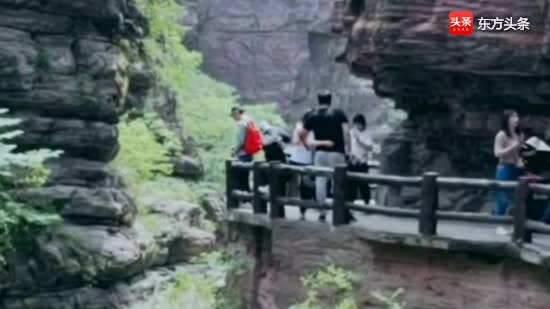 云台山奇峰异石的峡谷，多少人去旅游过