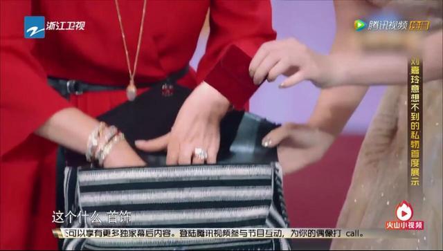 刘嘉玲公开自己包包里的物品，没想到这个小东西火了！